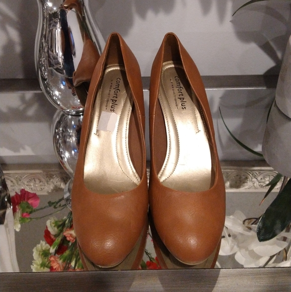 New Comfort Plus Tan Heel Shoes - Picture 1 of 9